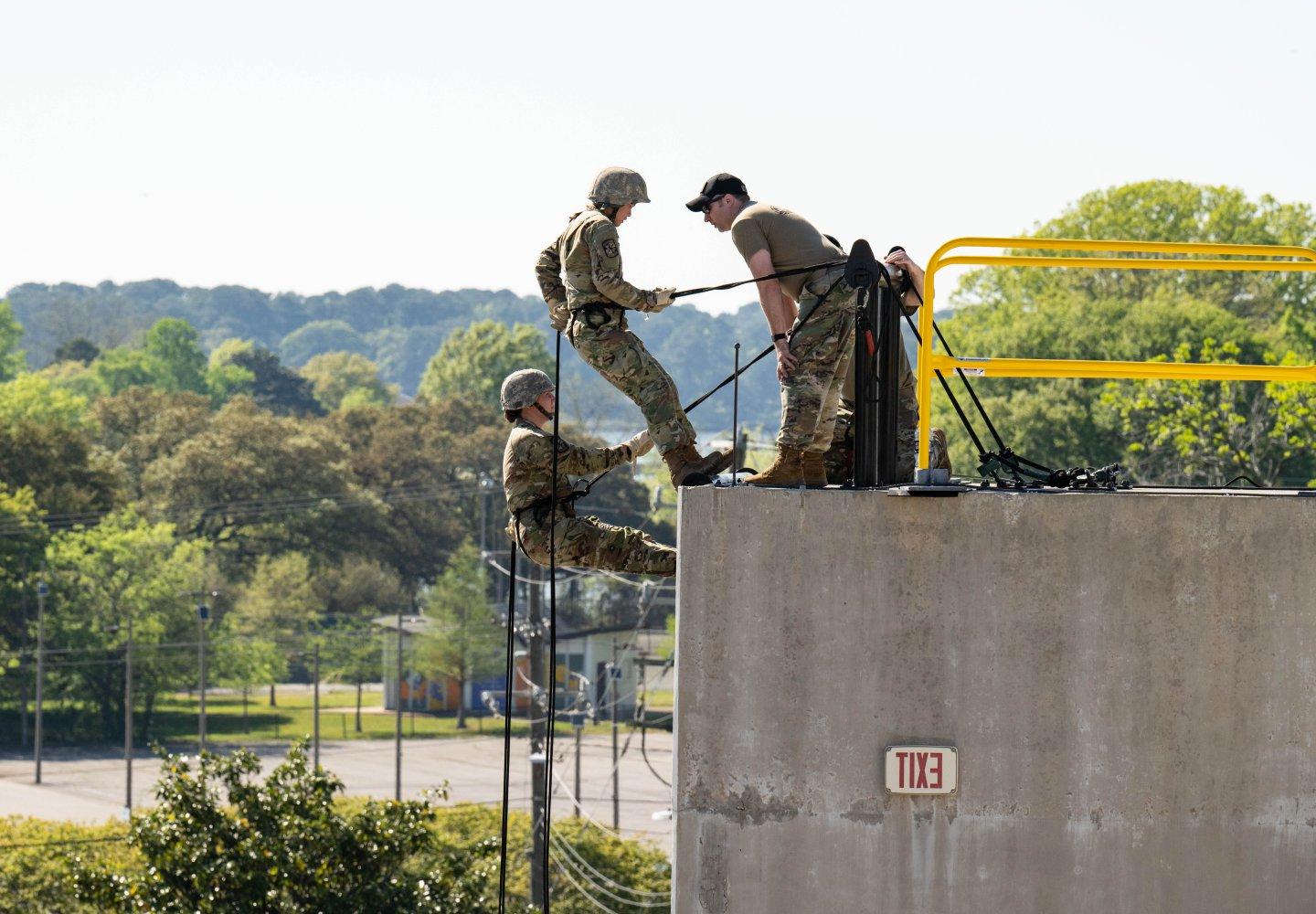 AROTC Rappelling 培训